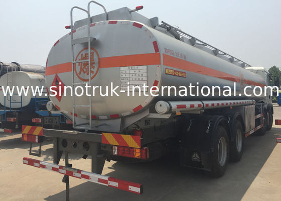 Camion stable SINOTRUK HOWO 30 - 40 CBM de réservoir de stockage de pétrole pour le transport 8X4 RHD d'huile