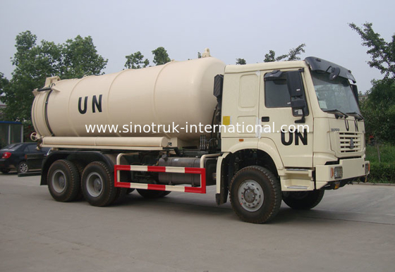 Type d'entraînement 6×4 camion d'aspiration d'eaux d'égout avec la pompe avec le système de contrôle hydraulique