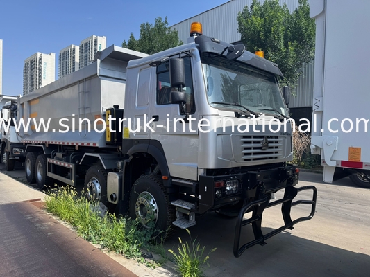 SINOTRUK HOWO 371HP 8X4 camion à décharge à bascule construction ancienne façade avant pare-chocs militaires pour les zones minières deux feux d'avertissement conteneur de type U