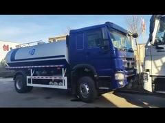 SINOTRUK HOWO 4x2 300 chevaux châssis bleu avec carrosserie réservoir d'eau 10m3