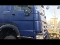 Le camion à réservoirs d'eau SINOTRUK bleu