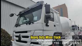 Camion malaxeur à béton